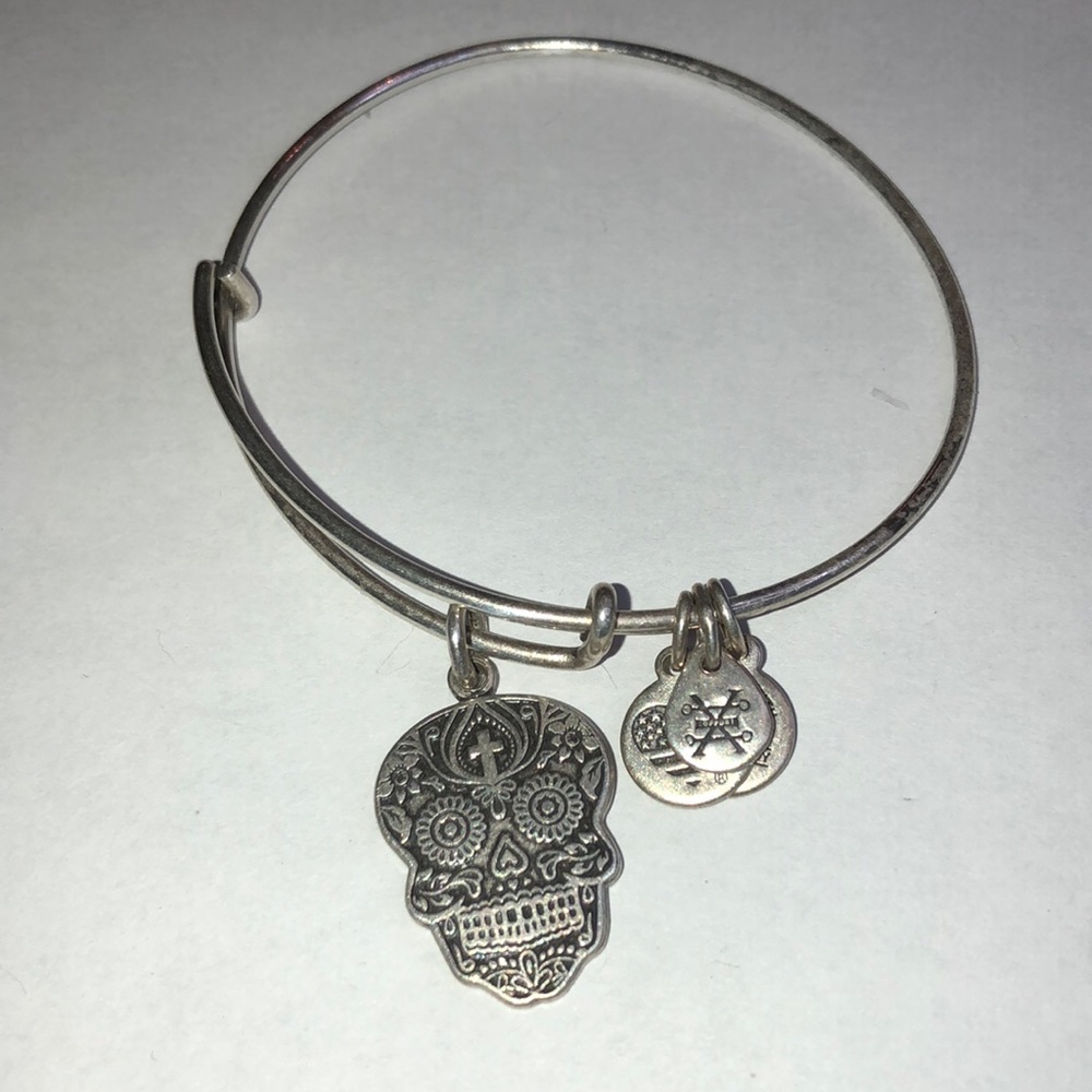 Skull charm silver
